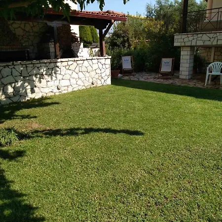 Spiti Loggos Longos (Achaea)
