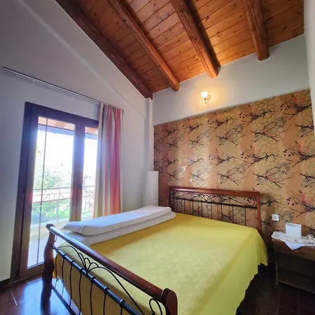 Spiti Loggos Longos (Achaea)
