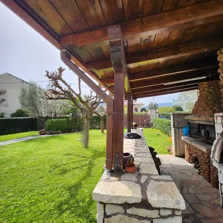 Spiti Loggos Longos (Achaea)